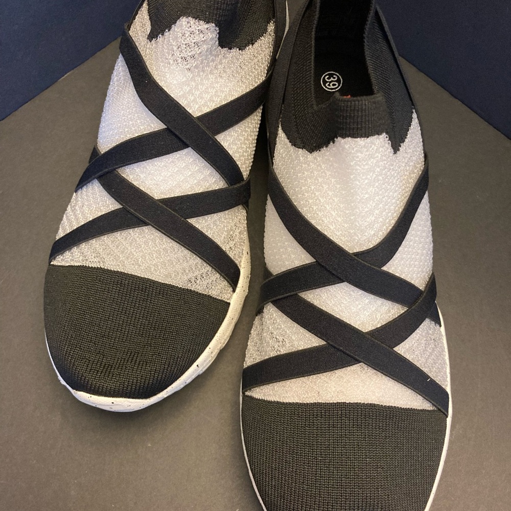 Bernie Mev New York “Bungee” Black and White Women's Slip-On Sneakers 39*